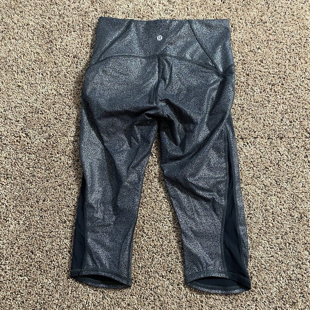 Lululemon womens size 6 Train Times Crop legging Luminosity Foil print 17”